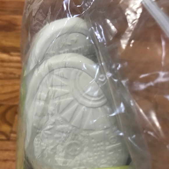 slip on sneaker size L 8.5-9.5 - Picture 4 of 5